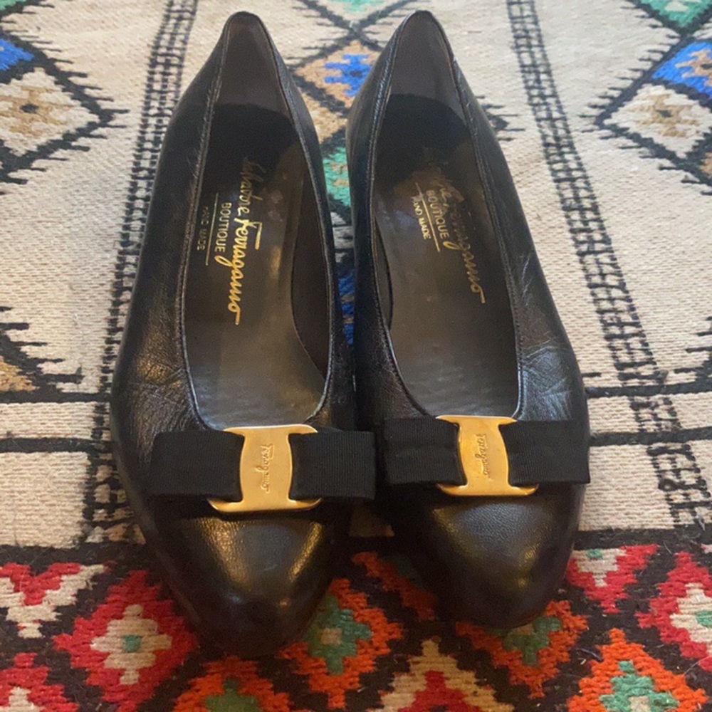 Salvatore Ferragamo Flats 8.5 in EUC Vintage